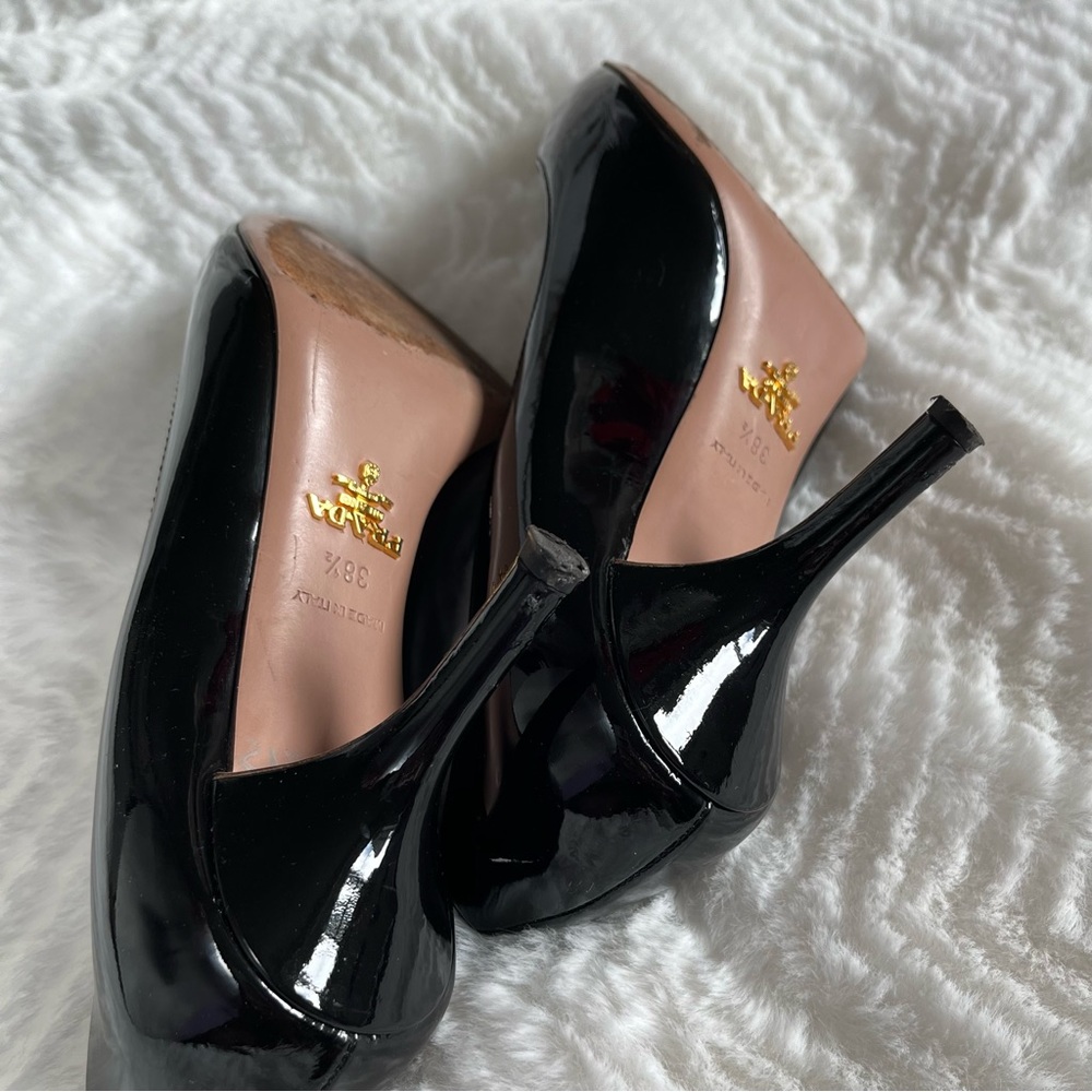Prada black patent leather pointed toe kitten heels pumps Size 38.5/8.5 - Picture 5 of 11
